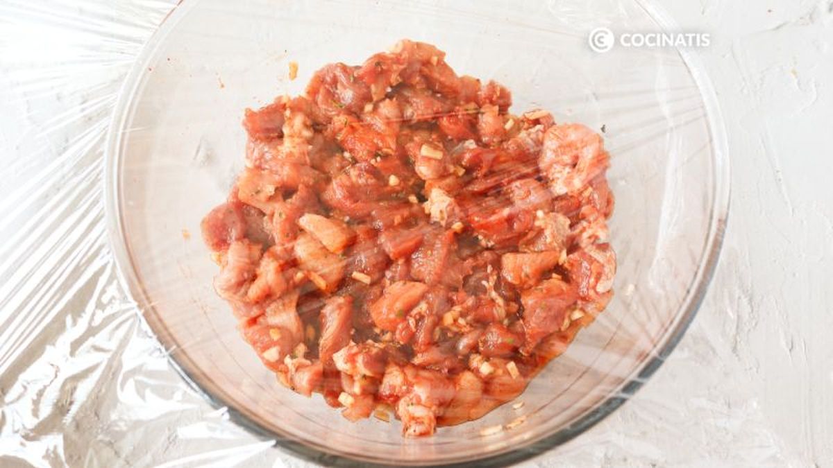 Dejamos macerar el lomo de cerdo