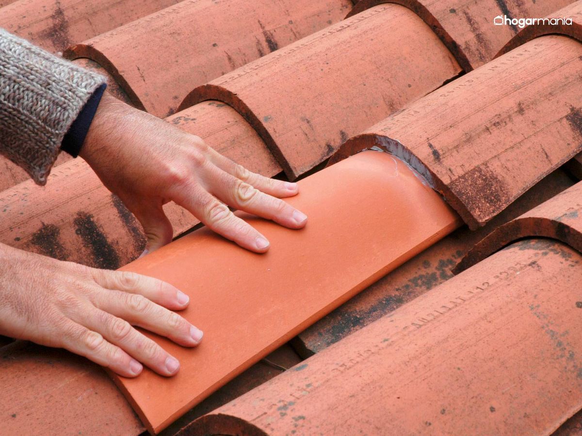 Fija la teja en su sitio