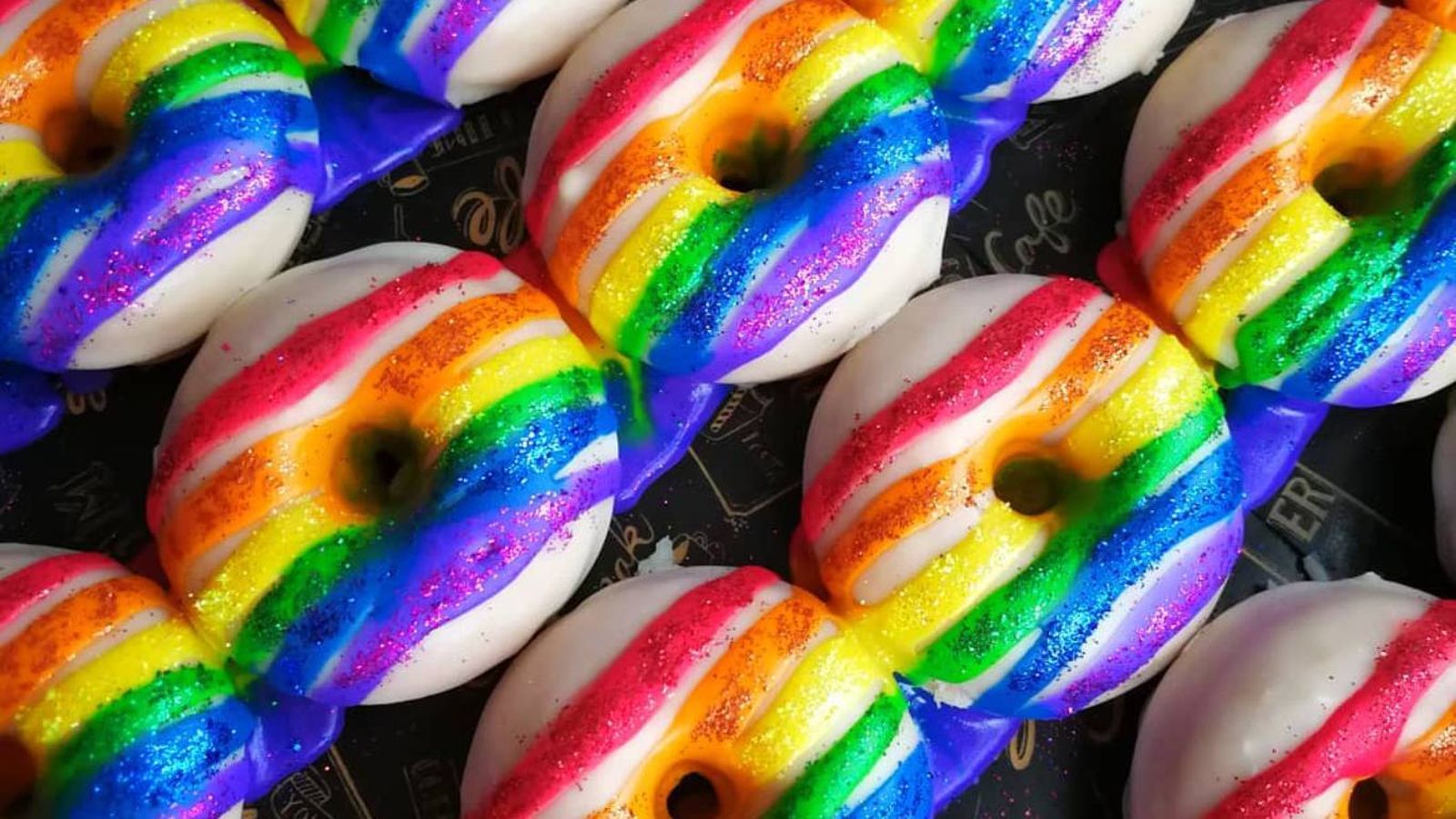 Una explosión de color y glaseado: los donuts que triunfan en junio.