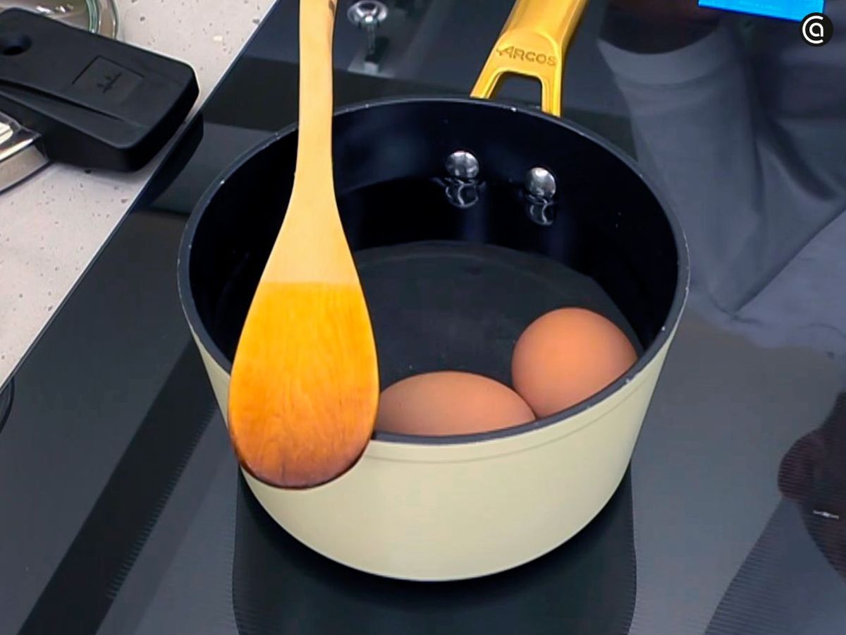Cuece los huevos para acompañar el potaje Cuece los huevos para acompañar el potaje