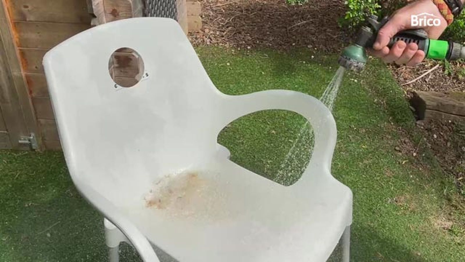 Como pintar sillas de plastico paso 4 Como pintar sillas de plastico paso 4