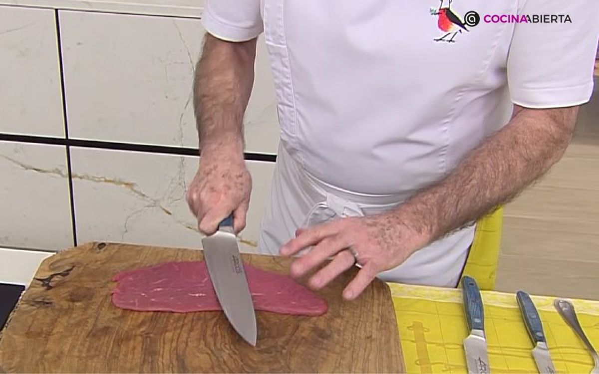 Aplasta suavemente los filetes para ablandarlos