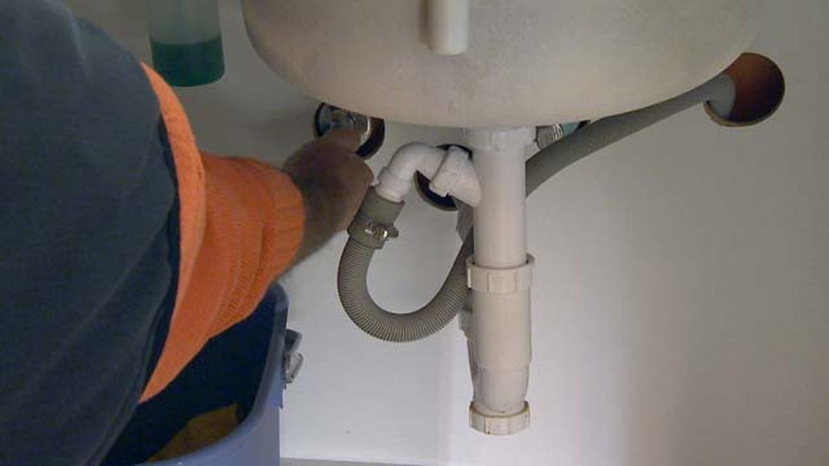 Cómo cambiar el fregadero paso 1