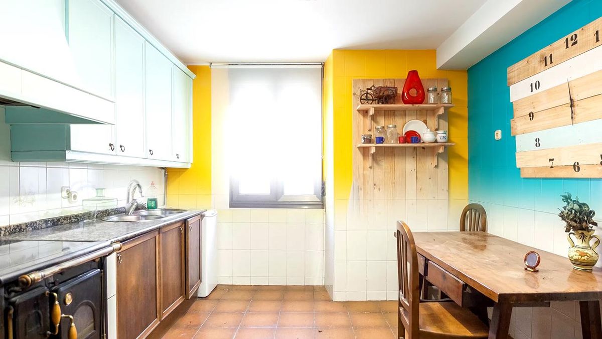 Deco764 Cocina rustica acogedora reloj madera sin obra