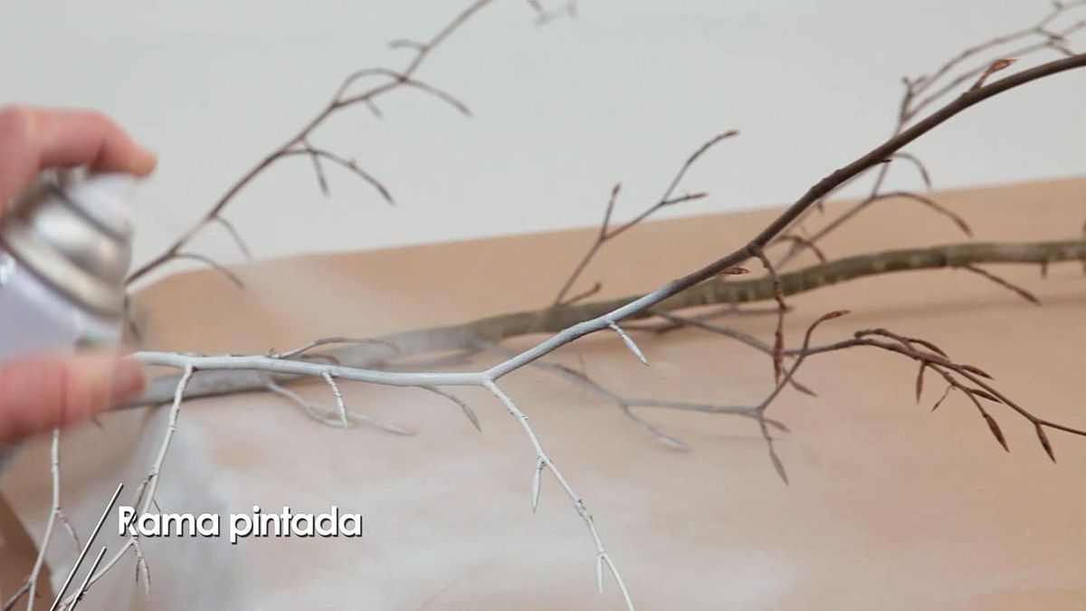 Como pintar una rama para decorar la casa paso 4