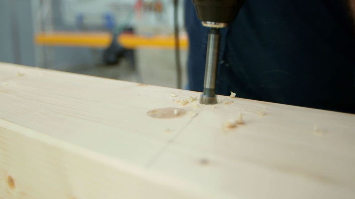 Cómo hacer una escalera de madera para el altillo paso 8