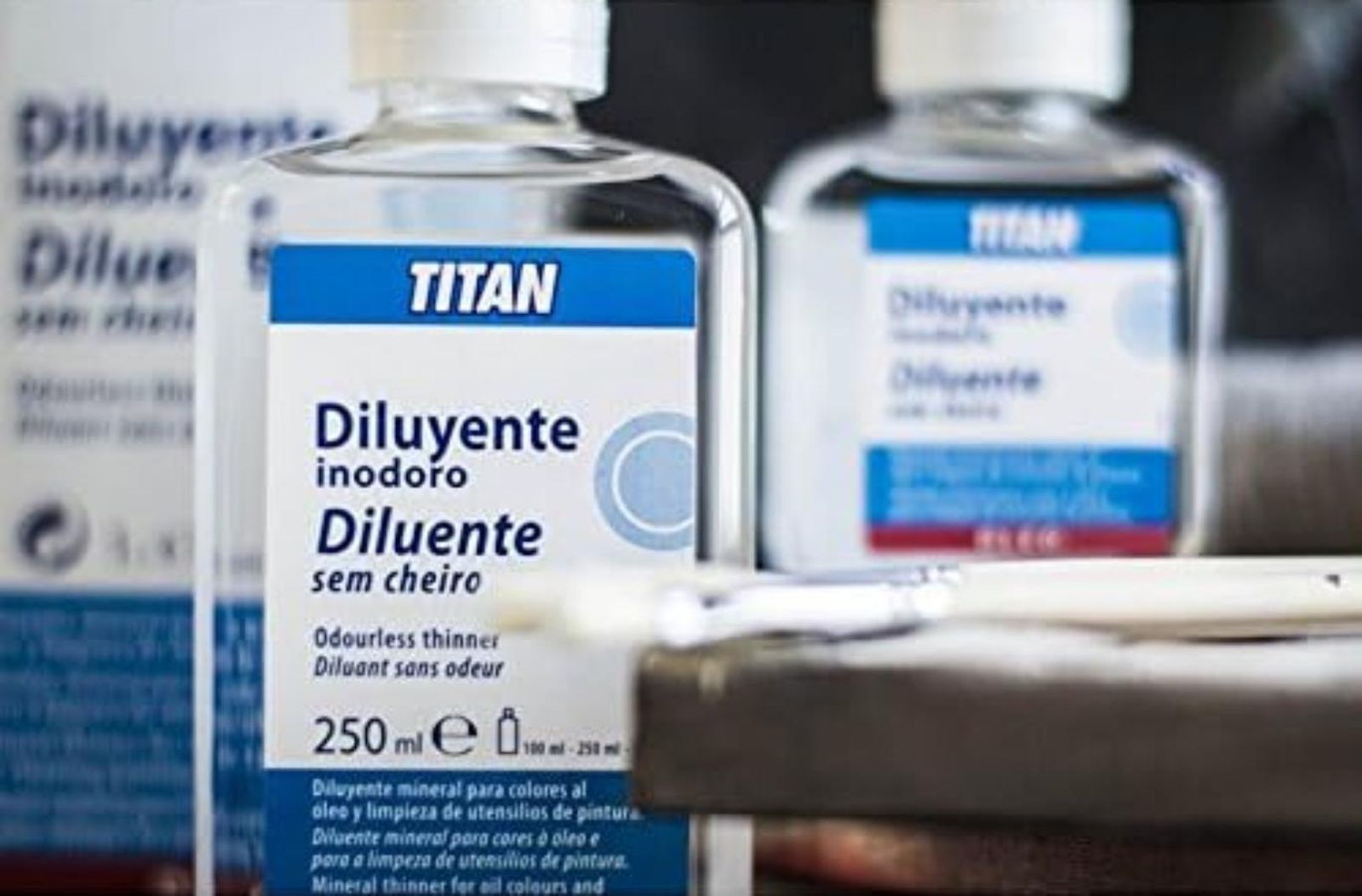 Diluyente inodoro para limpiar pinceles de Titan (250 ml)