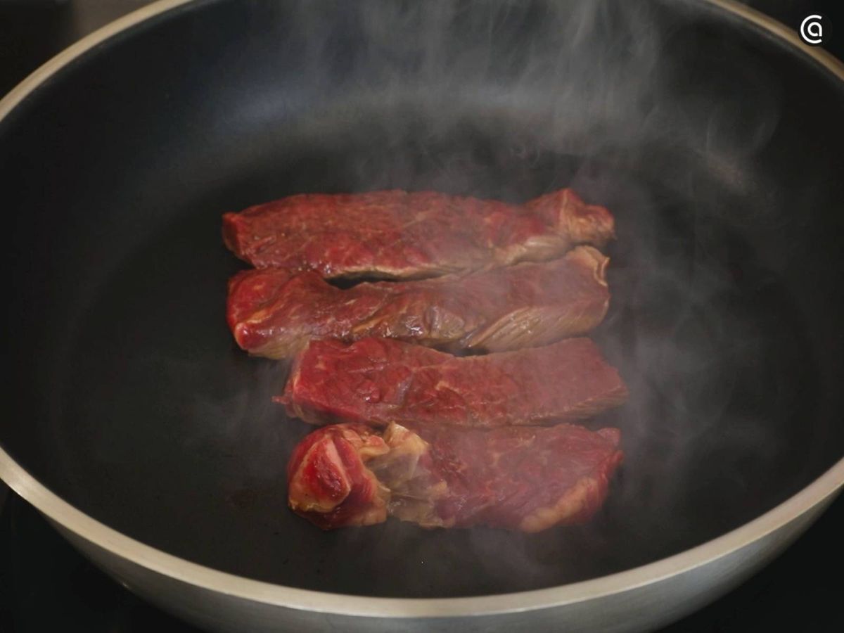 Cocina el lomo de buey a fuego fuerte
