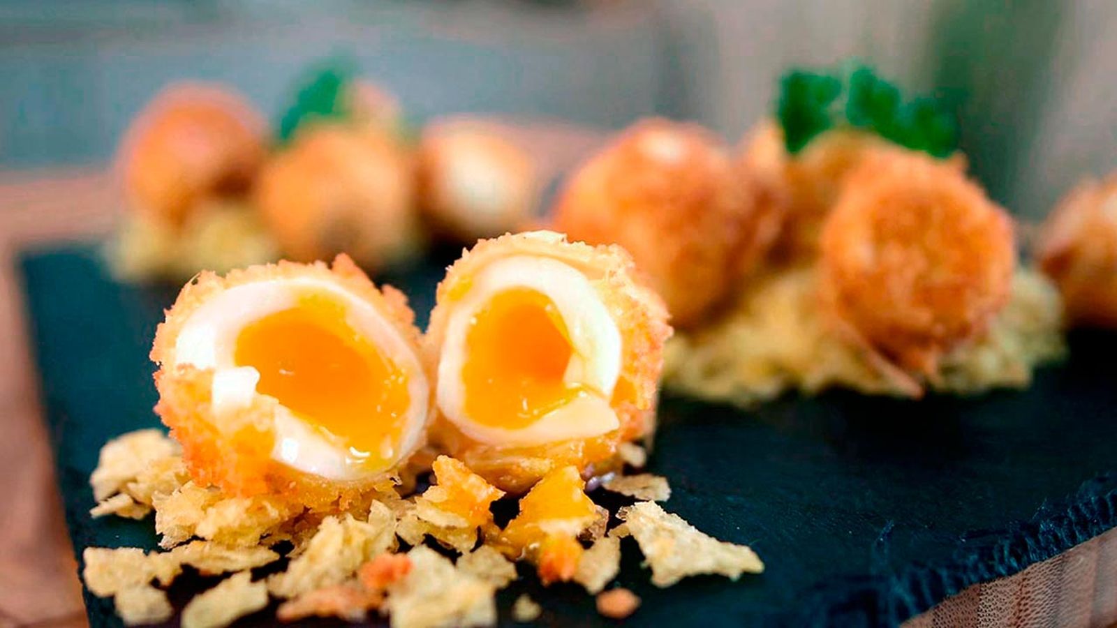 Recopilatorio de entrantes para Navidad huevos de codorniz rebozados con almendra Recopilatorio de entrantes para Navidad huevos de codorniz rebozados con almendra