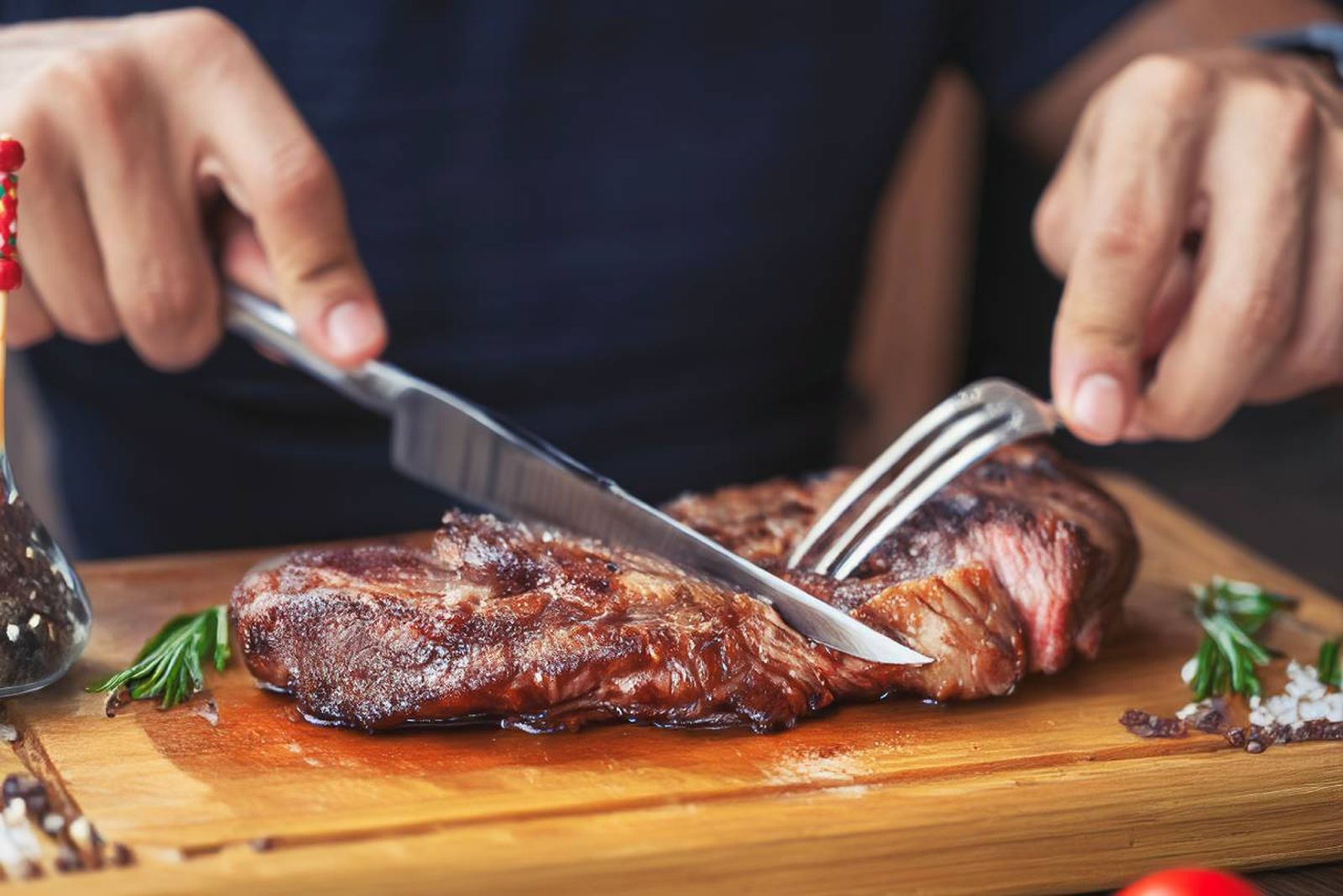 Cocinar un filete a la plancha de la forma correcta tiene sus trucos.