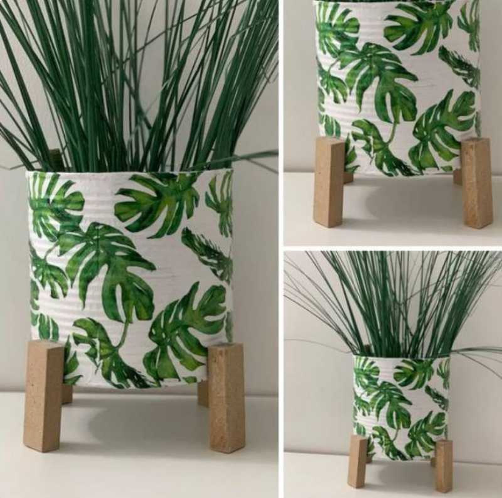 Maceta decorada hecha con una lata. Maceta decorada hecha con una lata.