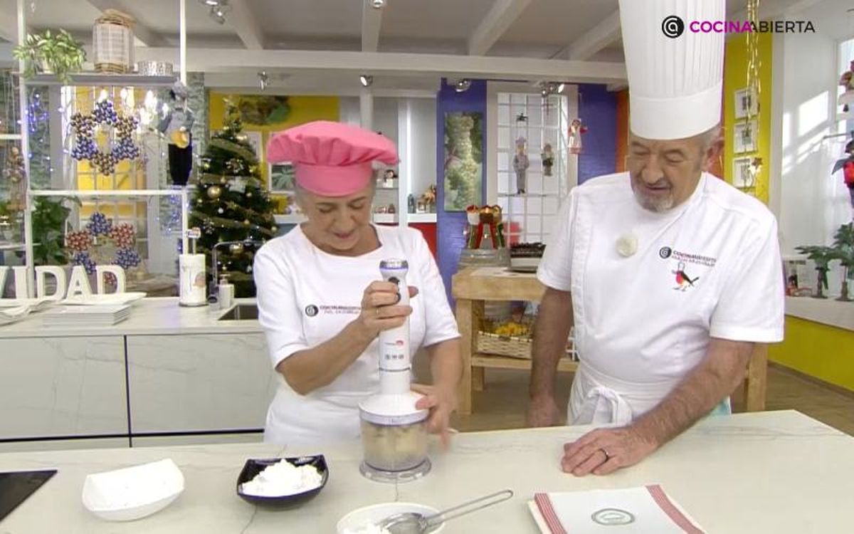 Tritura las avellanas hasta convertirlas en polvo