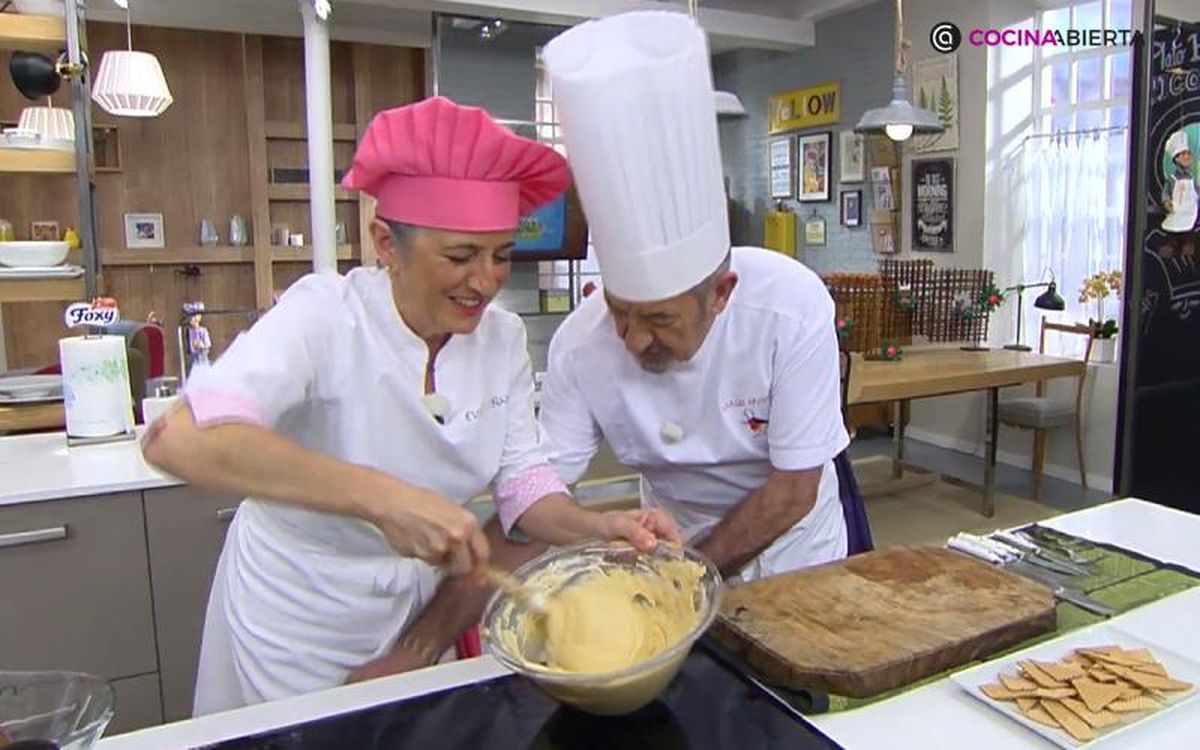 Mezcla con movimientos suaves y envolventes hasta conseguir una mousse cremosa