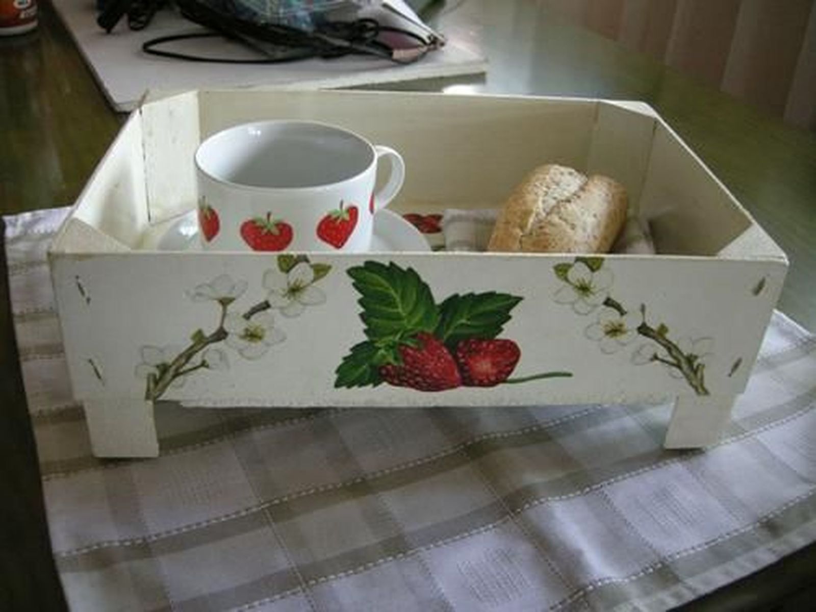 reciclar cajas fresas bandeja