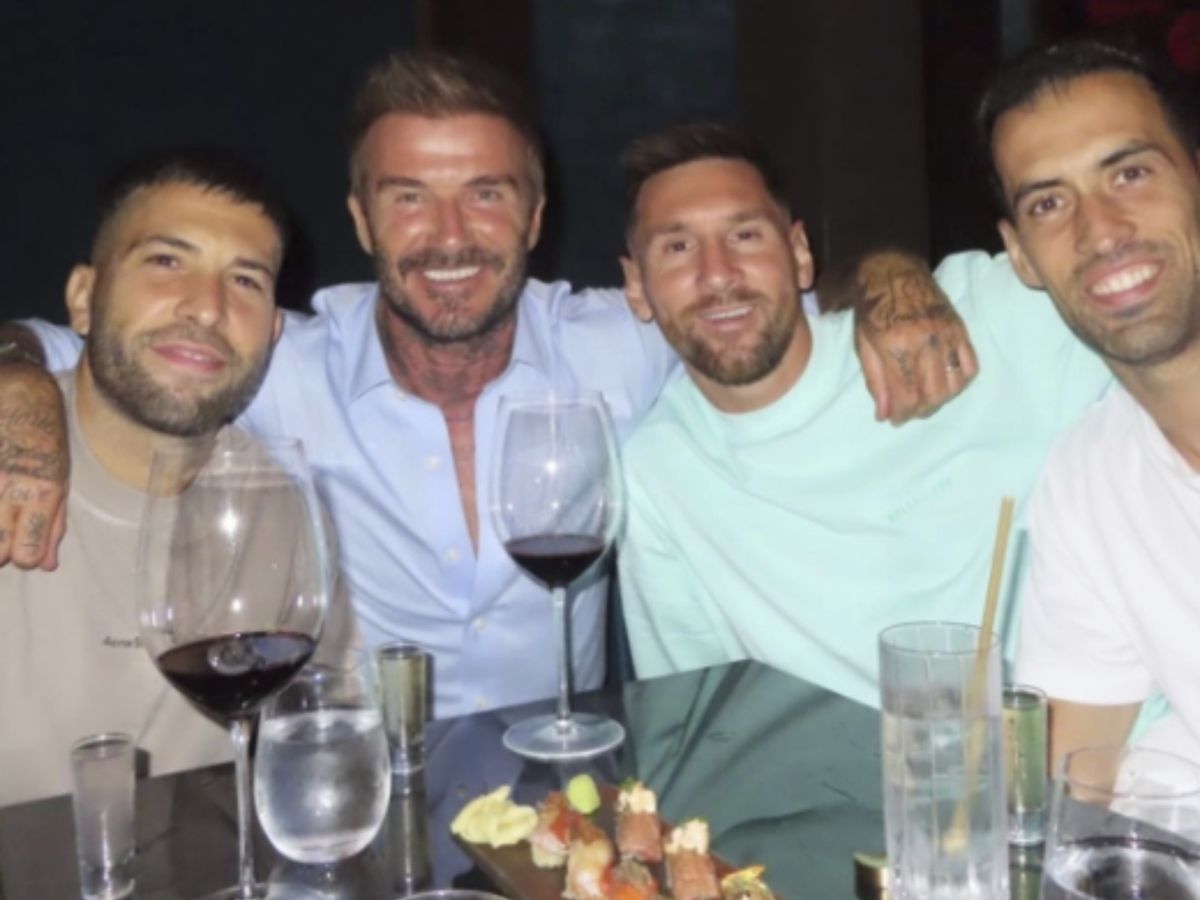 David Beckam, junto a Jordi Alba, Leo Messi y Sergio Busquets, en Gekko