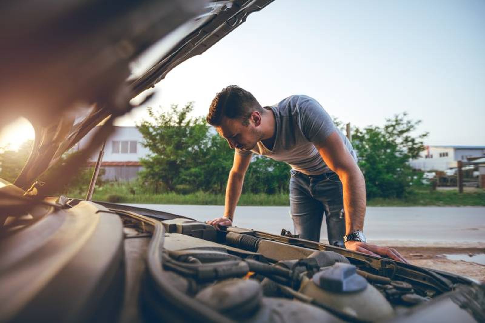 Cuando el coche esté apagado, apaga todas las luces y demás accesorios eléctricos. Cuando el coche esté apagado, apaga todas las luces y demás accesorios eléctricos.