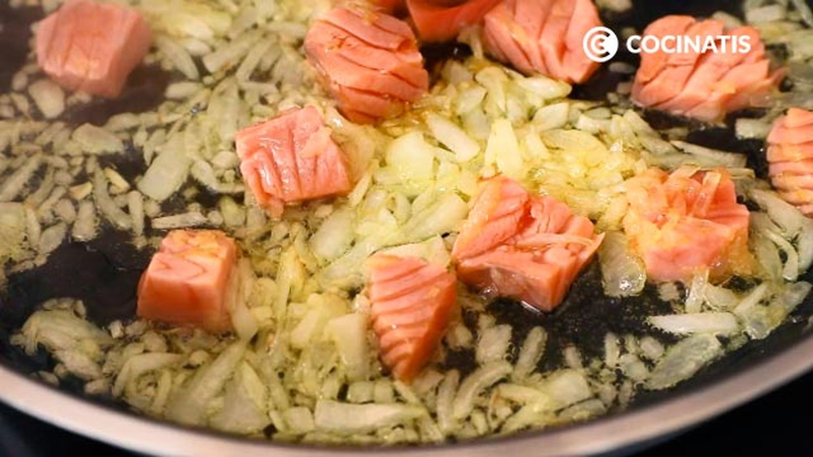 Receta de tiaglatelle con salmón ahumado y perejil paso 2 Receta de tiaglatelle con salmón ahumado y perejil paso 2