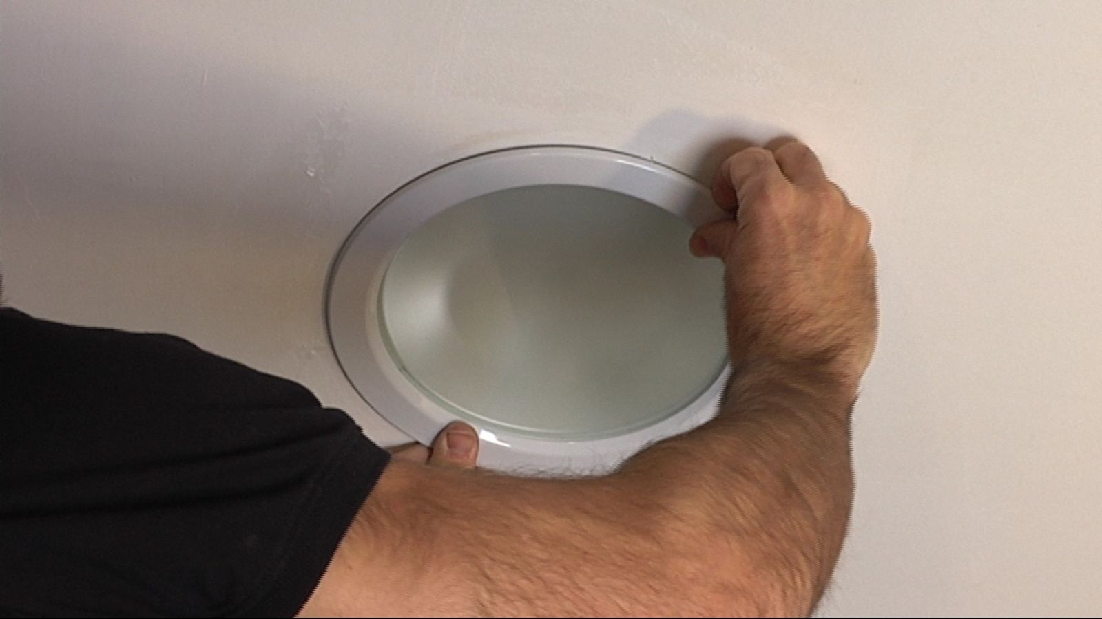 Sustituir foco encastrado paso 3 Sustituir foco encastrado paso 3