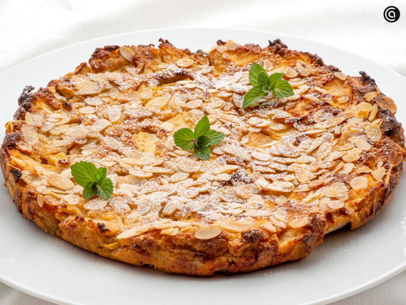 La unión perfecta de dos sabores clásicos, con láminas de almendra que aportan textura y un aroma irresistible.