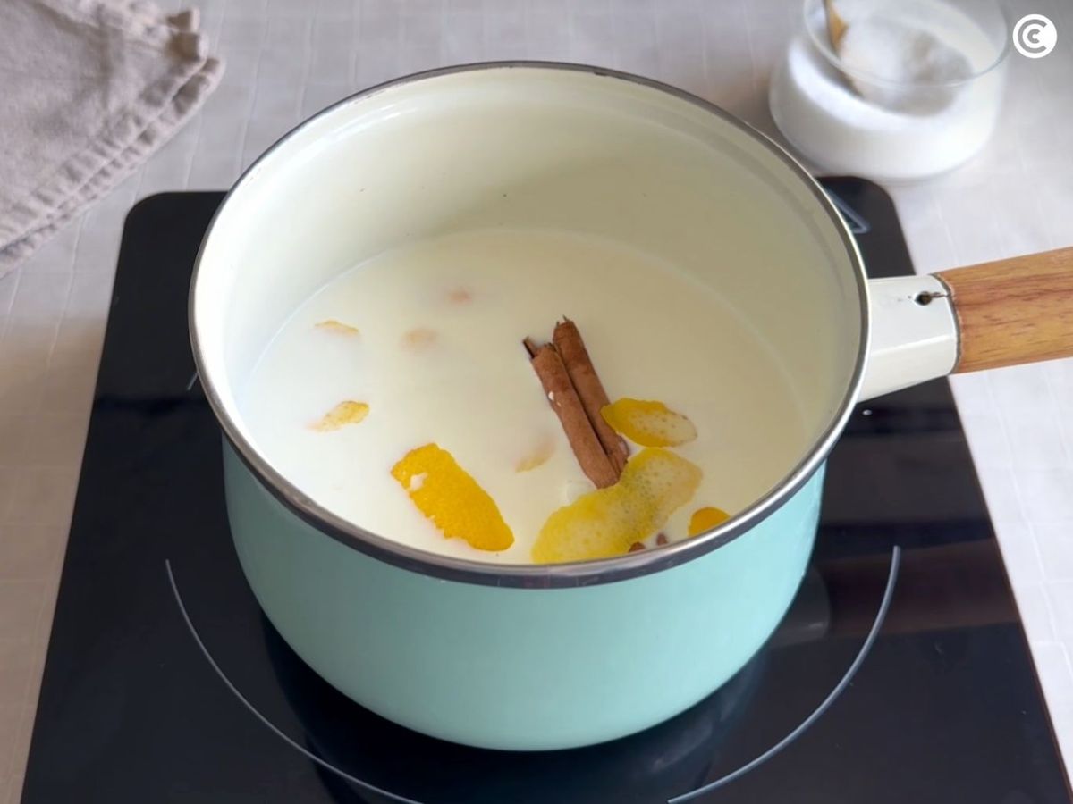 Infusionar la leche para hacer las torrijas en freidora de raire