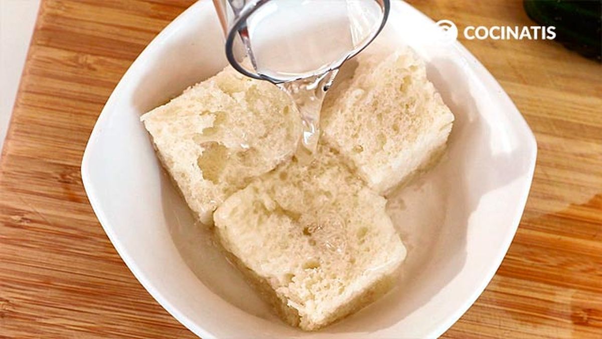 Receta de gazpacho de fresas  paso 1