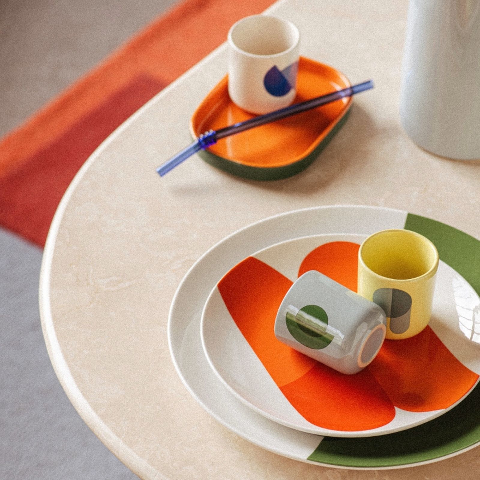 Colección Luke de platos, vasos y bandejas de Maisons Du Monde para la temporada de otoño 2024. / Maisons Du Monde Colección Luke de platos, vasos y bandejas de Maisons Du Monde para la temporada de otoño 2024. / Maisons Du Monde