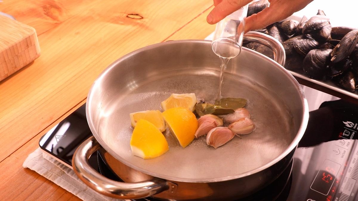 Receta de mejillones al vapor   paso 3