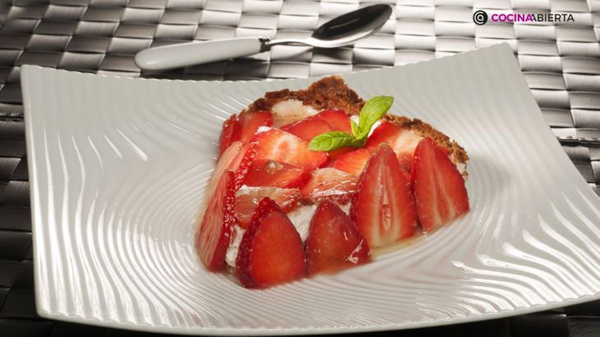 Tarta de cuajada y fresas
