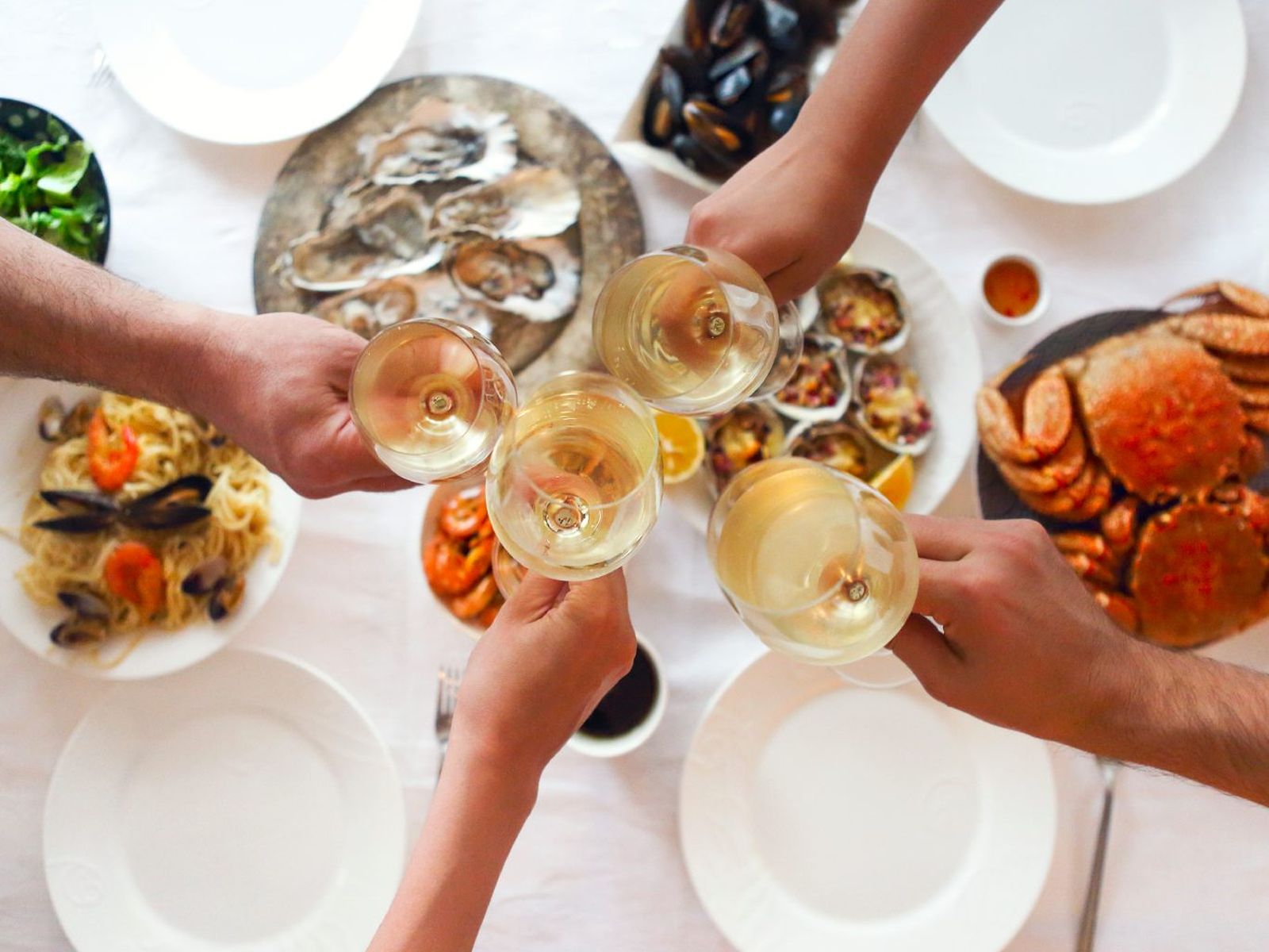 Este vino blanco acompaña a la perfección pescados, mariscos, carnes suaves, arroces, pastas y postres