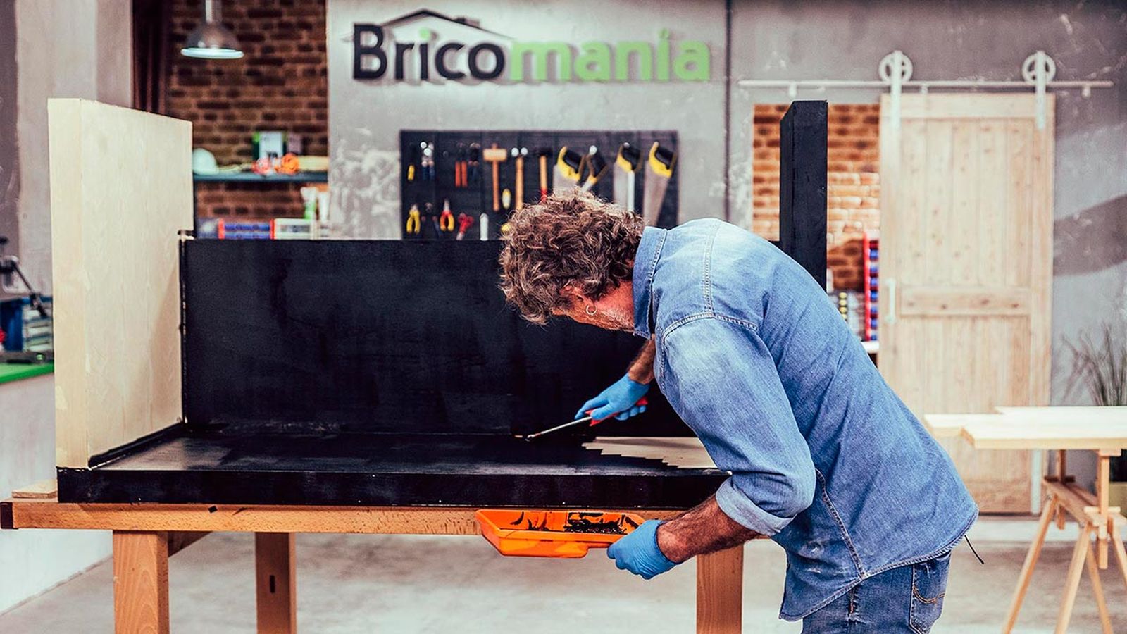Cómo hacer una mesa escritorio de madera paso 9 Cómo hacer una mesa escritorio de madera paso 9