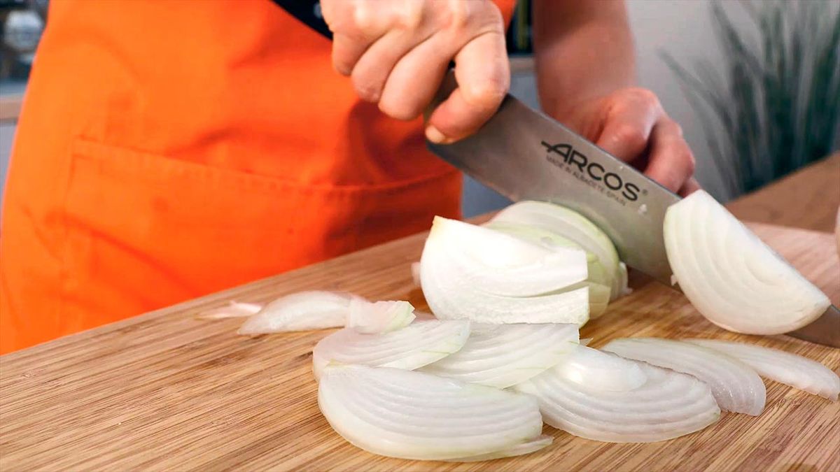 Cómo hacer cebolla caramelizada  paso 1