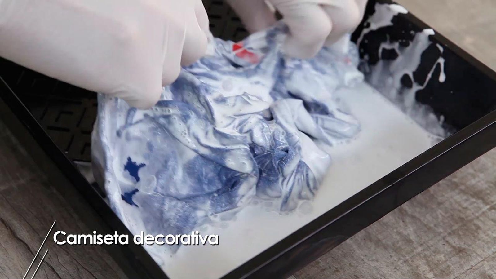 Camiseta decorativa para colgar en la pared paso 2