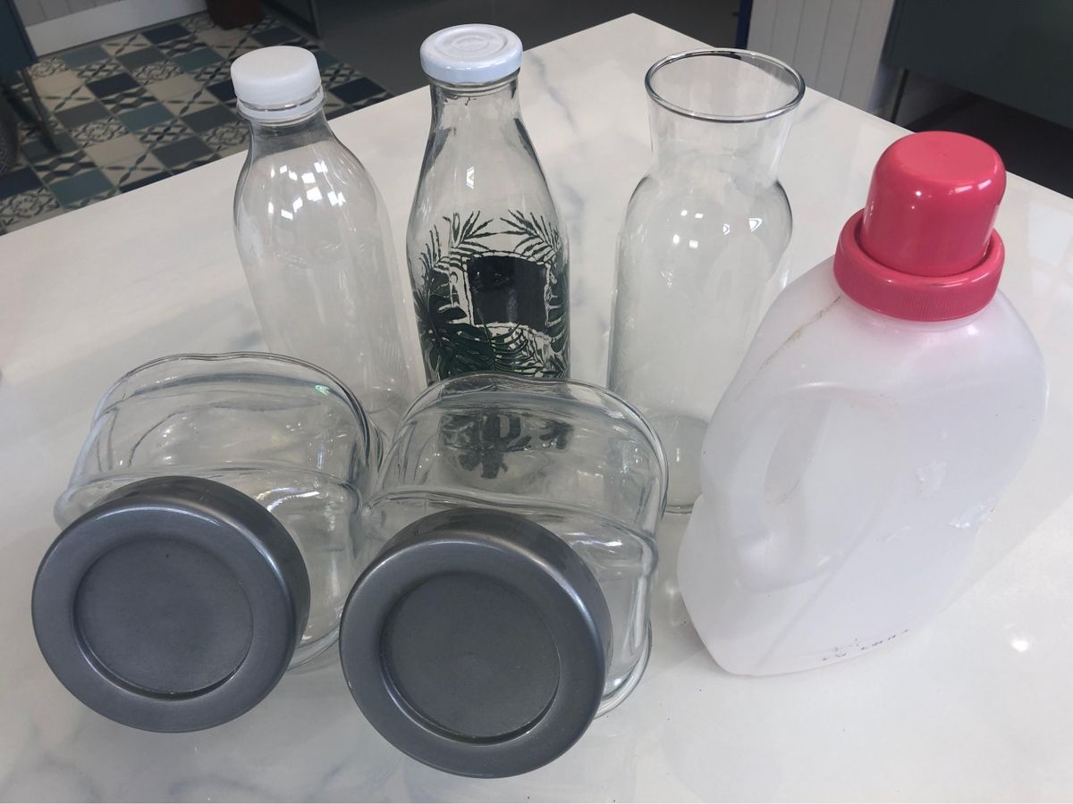 Puedes reutilizar envases que tengas por casa