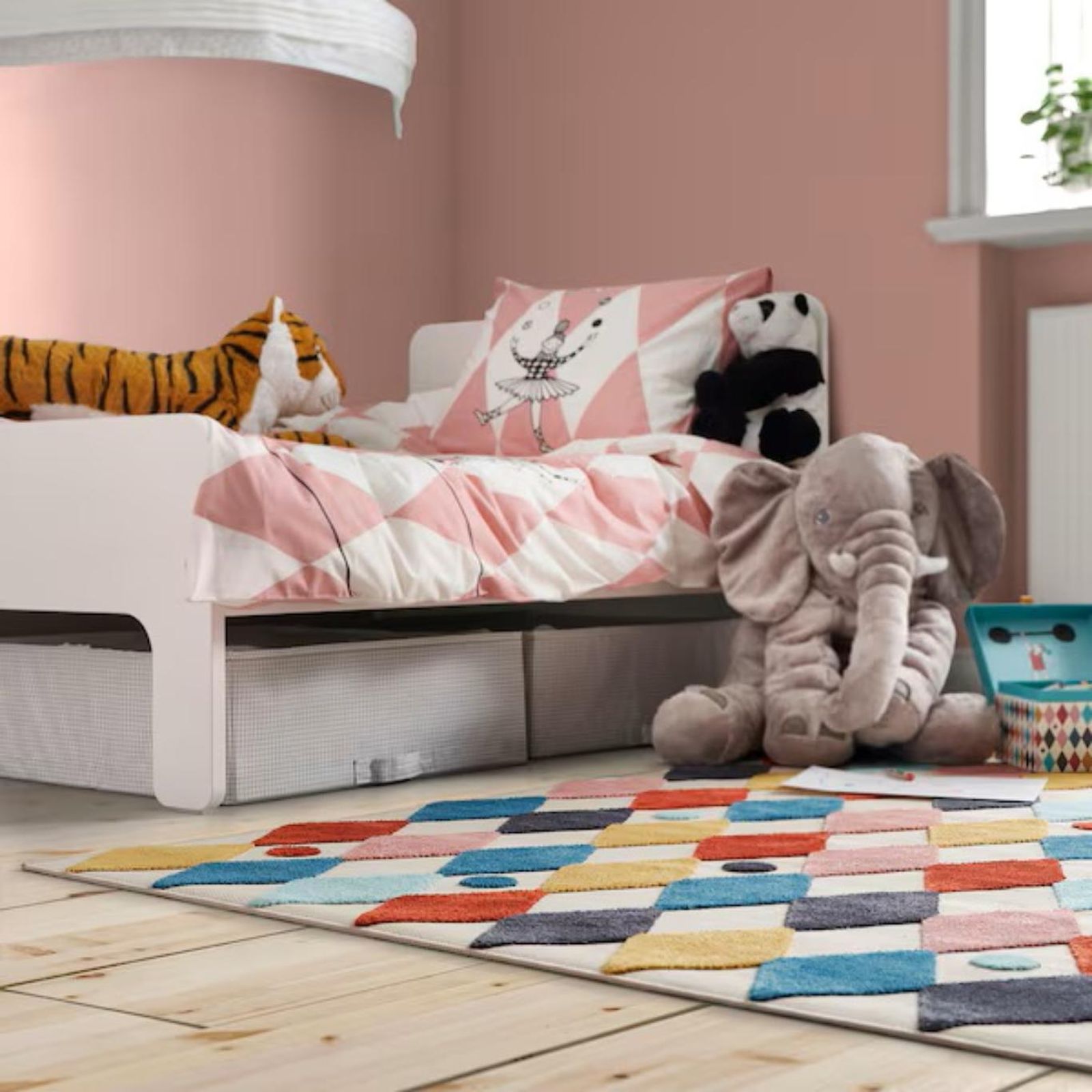 Habitación infantil decorada en rosa. Habitación infantil decorada en rosa.