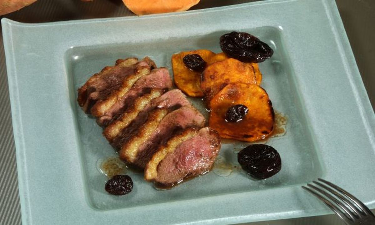 magret de pato con boniato y salsa de oporto