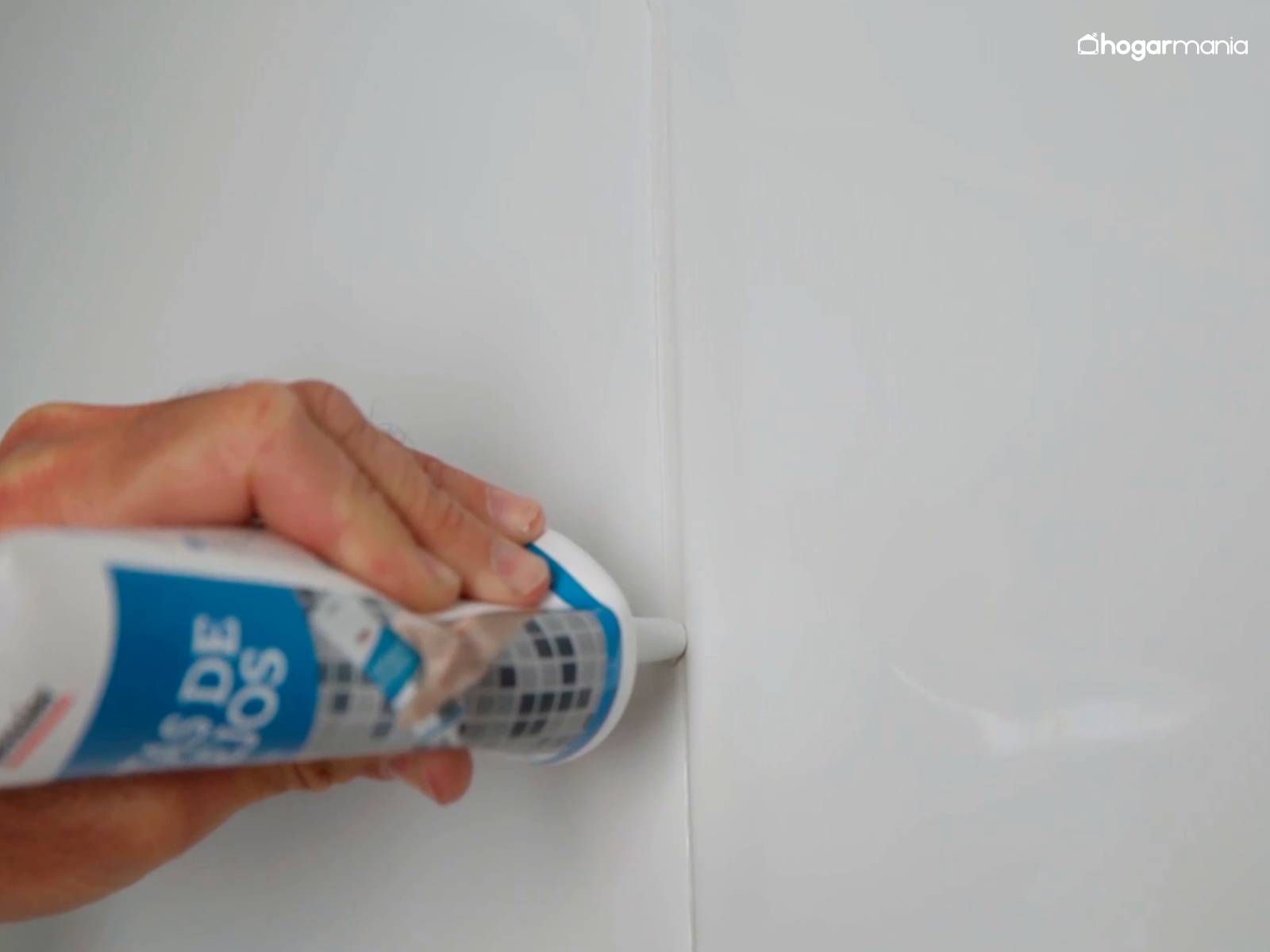 Cómo reparar juntas desgastadas con masilla