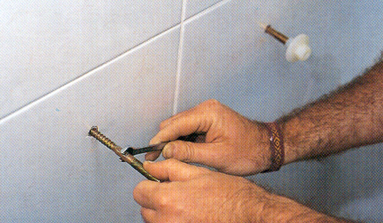Cómo instalar sanitarios de baño paso 2 Cómo instalar sanitarios de baño paso 2