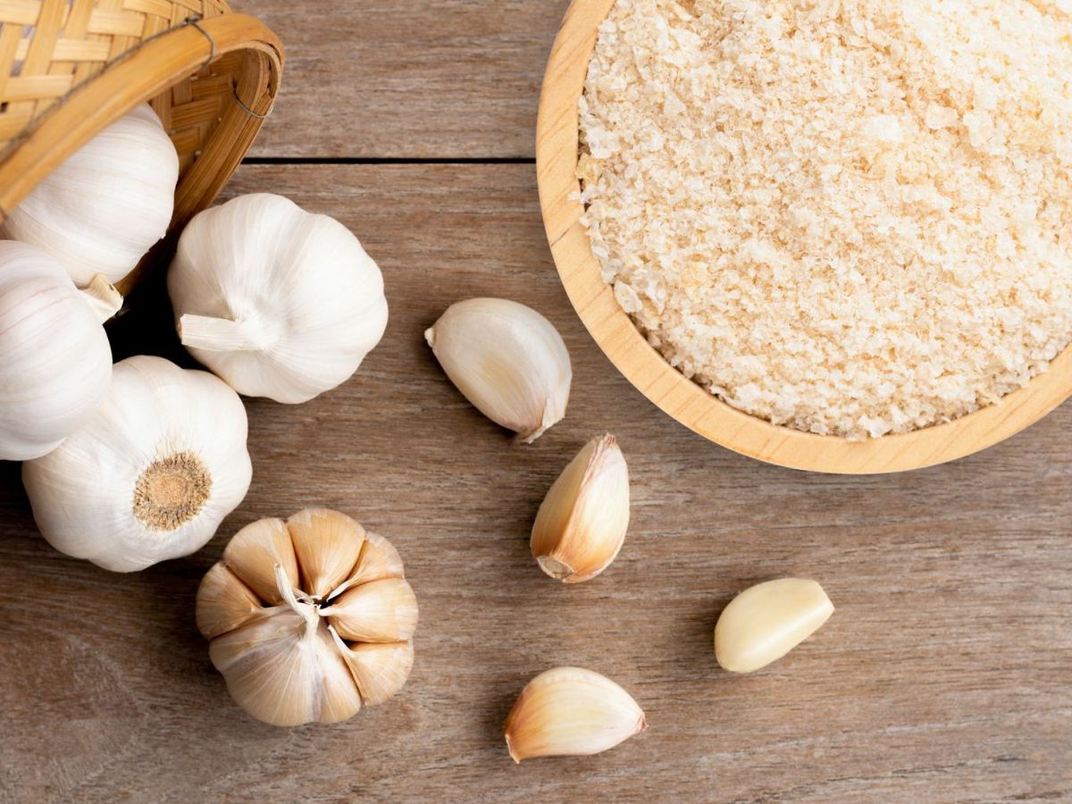 La deshidratación del ajo y la cebolla concentra su sabor y prolonga su vida útil