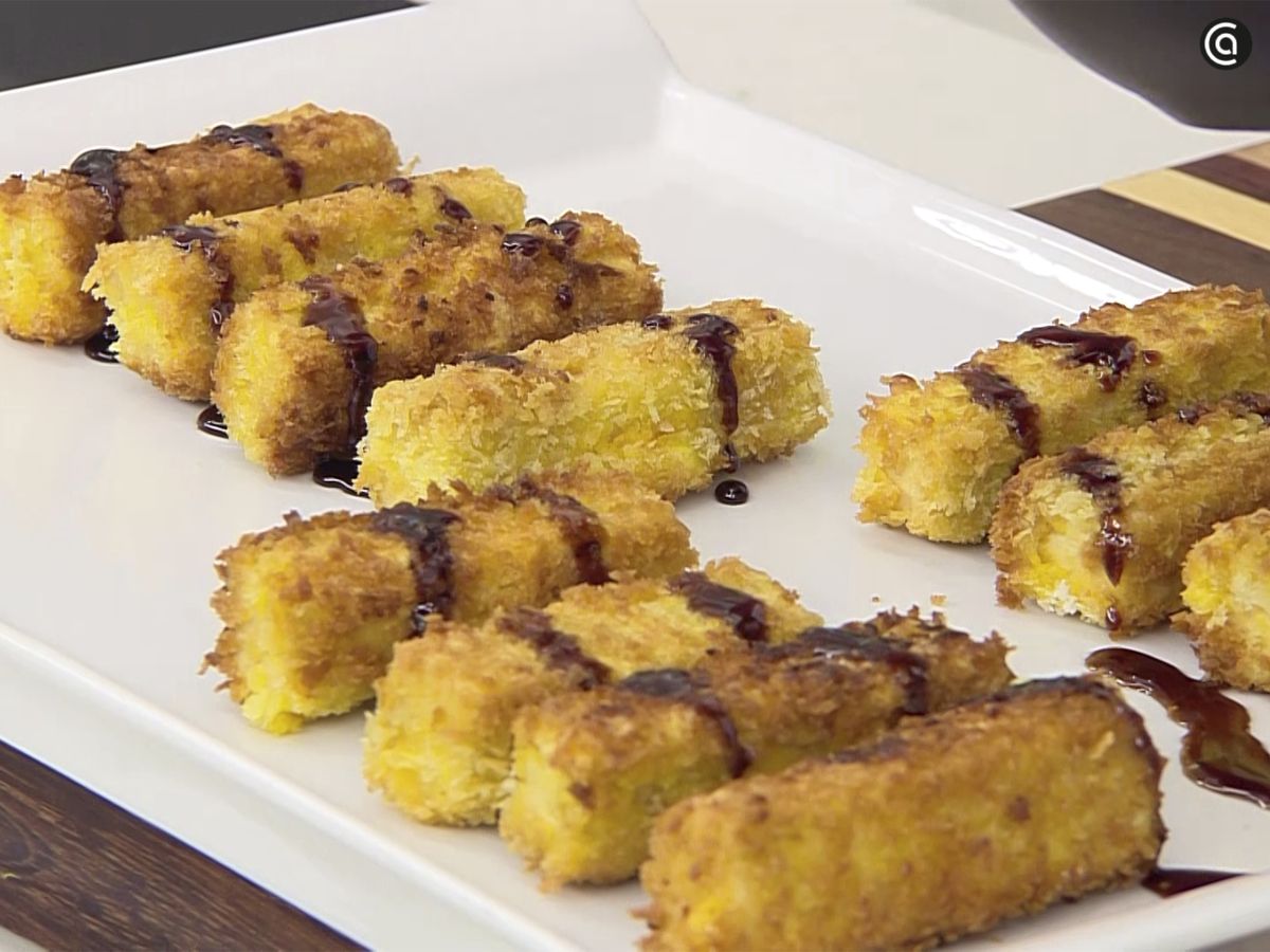 Sirve los palitos de tofu con salsa agridulce
