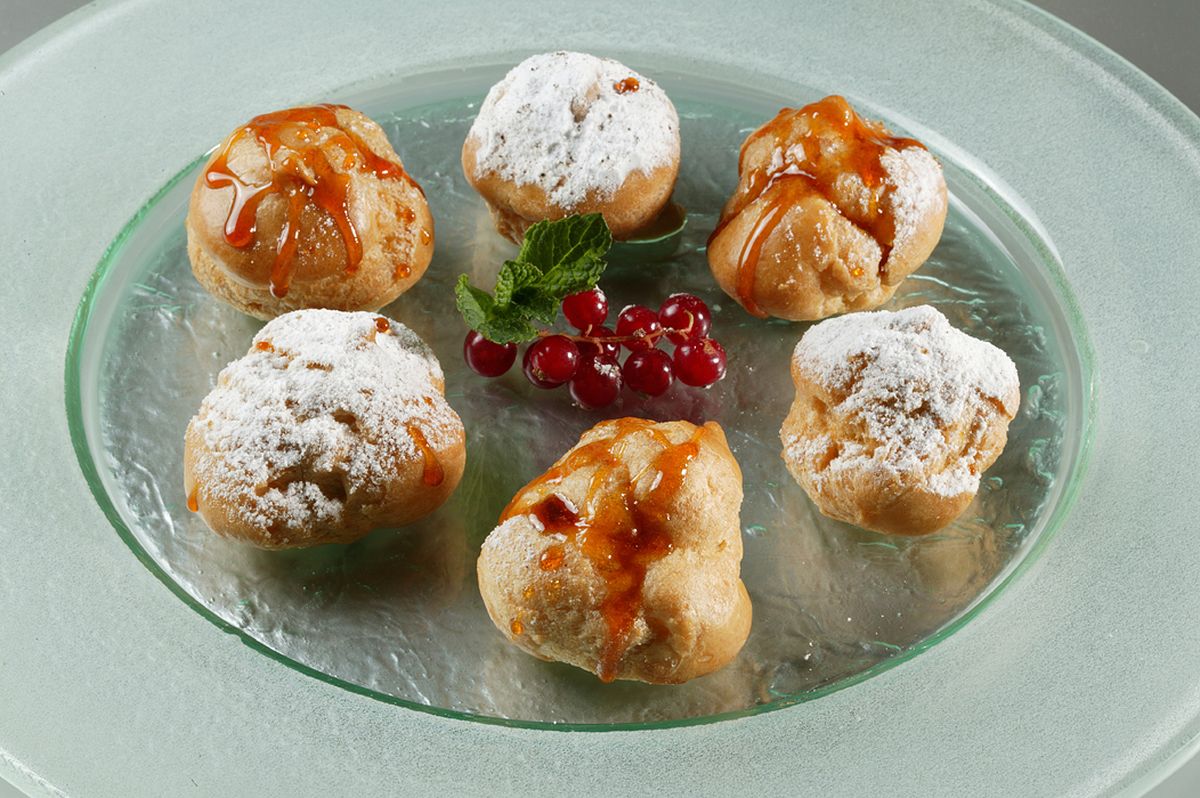 Profiteroles rellenos de crema de café