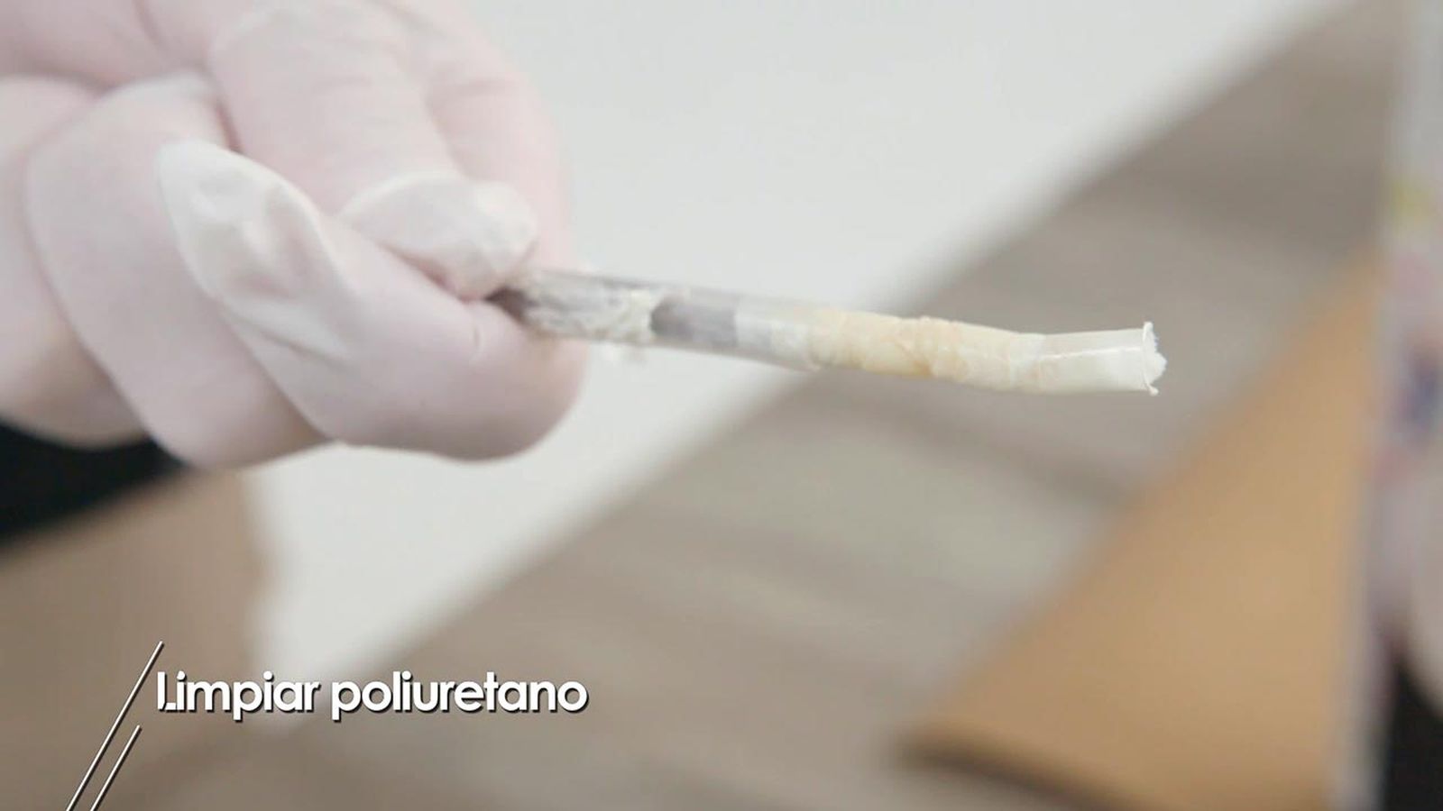 Como limpiar la canula del bote de espuma de poliuretano paso 4