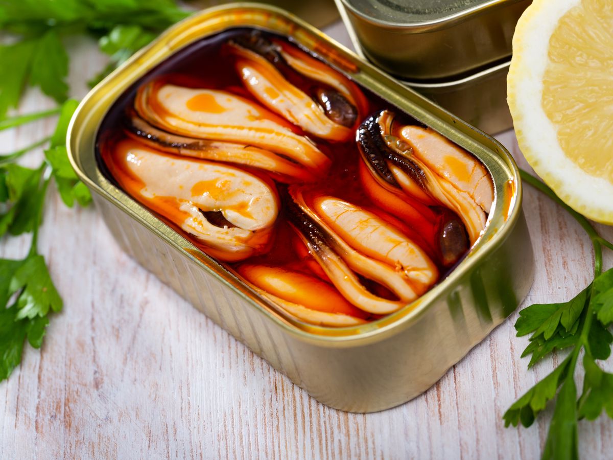 De la lata a la mesa: el mejillón en escabeche se reinventa en un aperitivo viral.