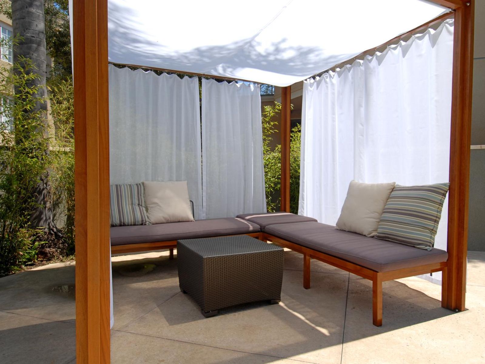 Terraza con pérgola.