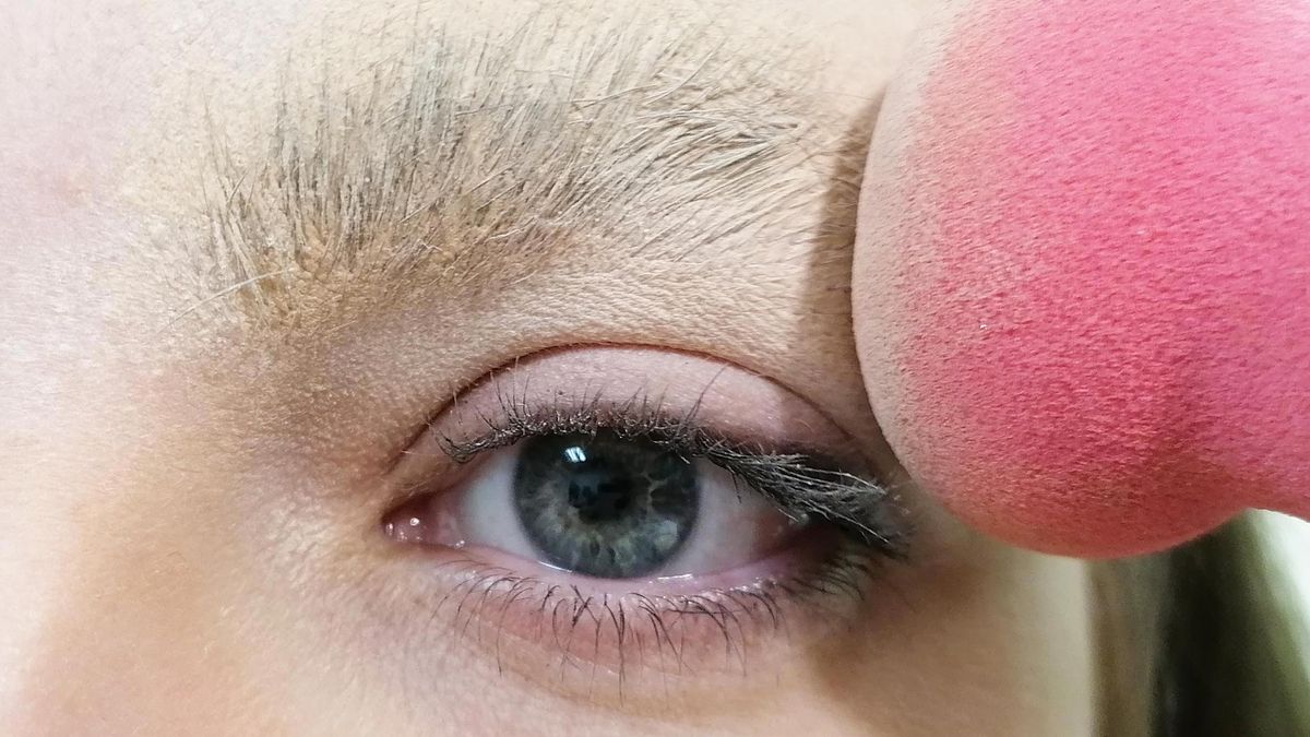 como tapar ceja maquillaje paso 3