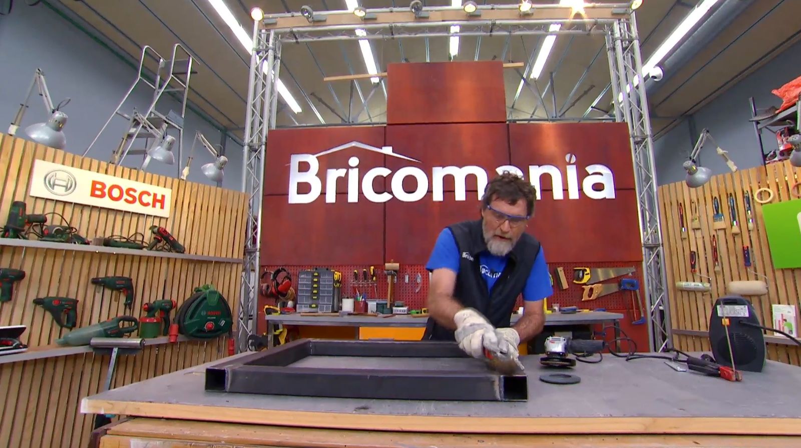 Cómo hacer una mesa de diseño de cristal paso 5 Cómo hacer una mesa de diseño de cristal paso 5