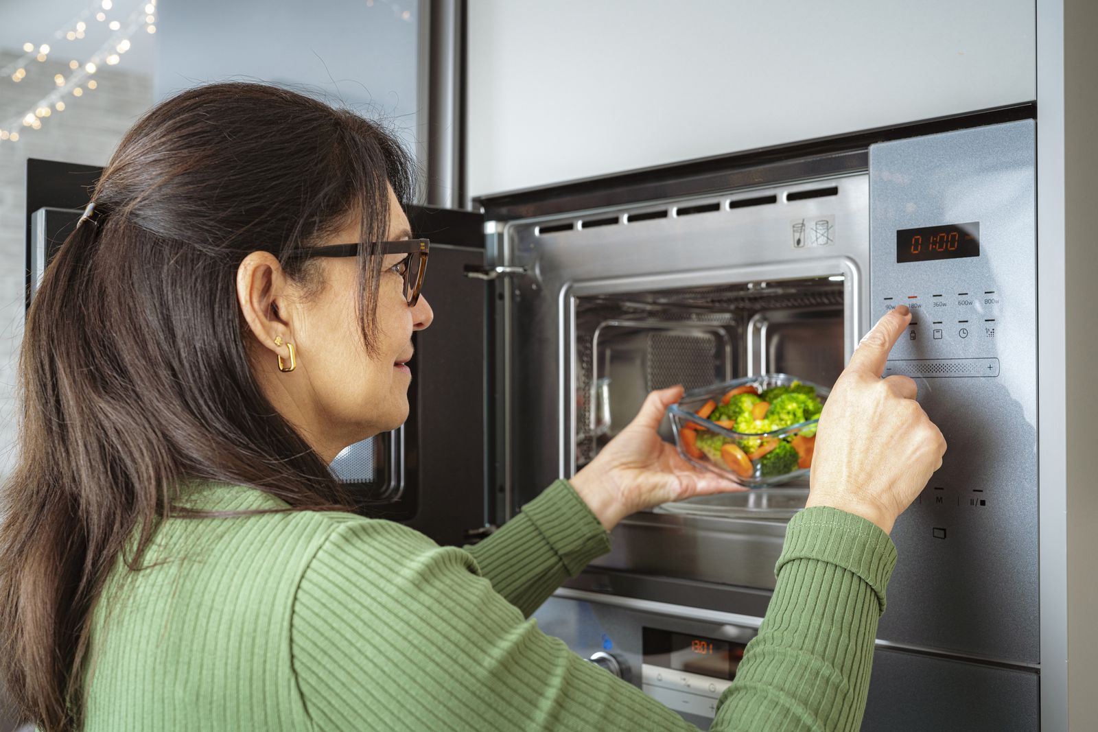 Recalentar la comida en el táper conlleva más riesgos de los que pensamos