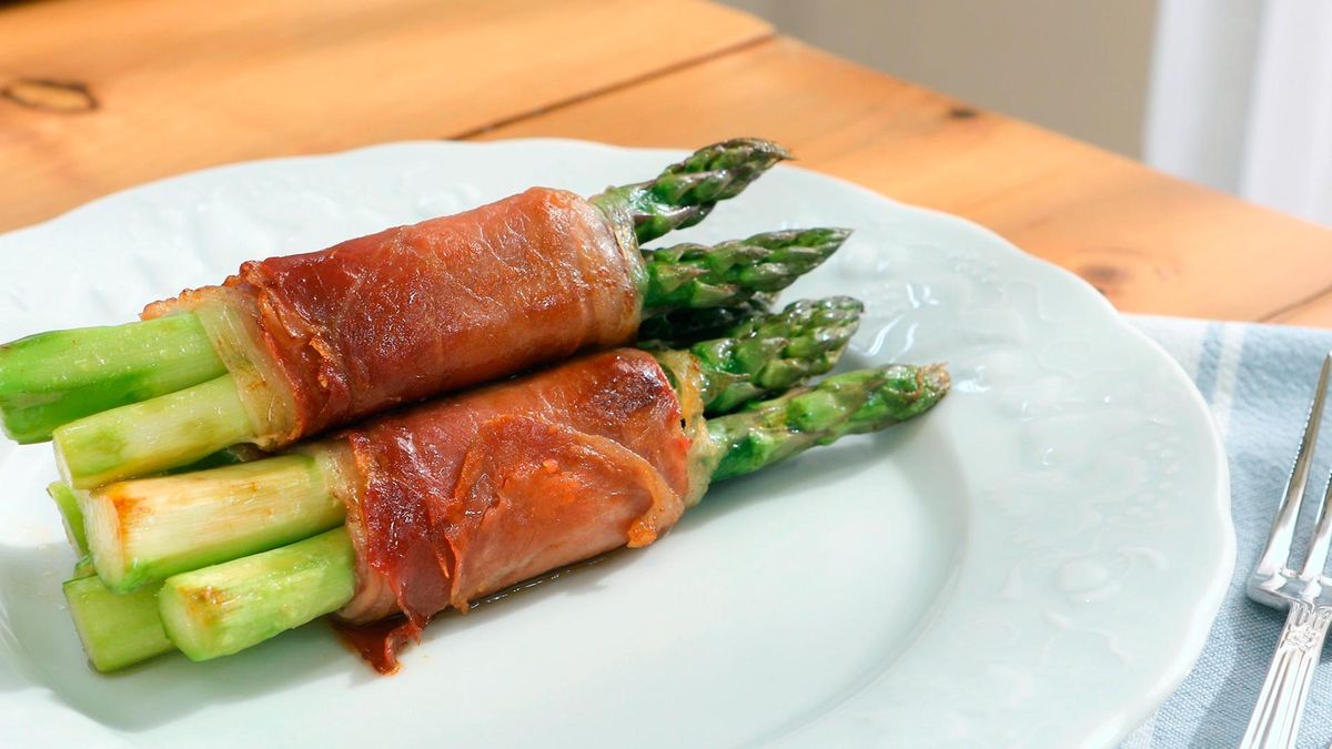 Espárragos trigueros con jamón