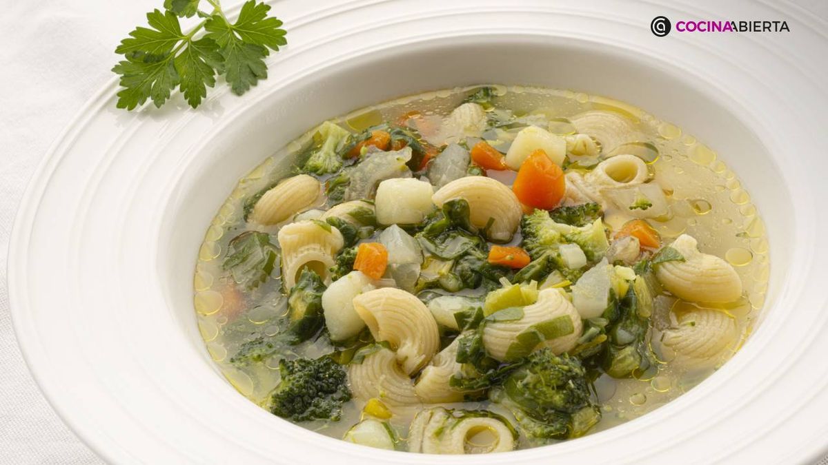 Karlos Arguiñano elabora una minestrone de invierno con verduras de temporada