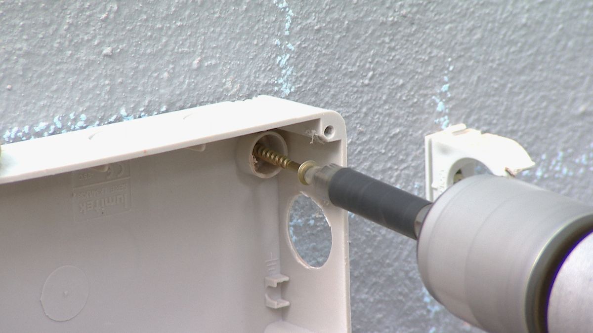 Instalación eléctrica de superficie paso 6