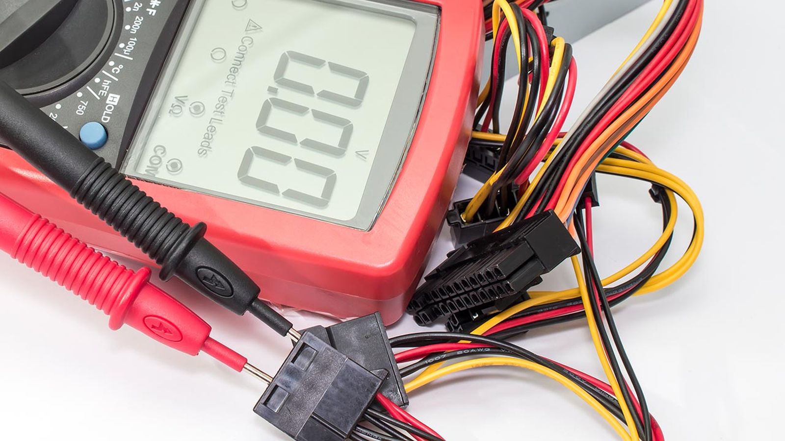 CBRI0024HU09_Usar el tester para comprobar pequeños electrodomésticos CBRI0024HU09_Usar el tester para comprobar pequeños electrodomésticos